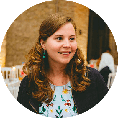 Photo de Céline Jonquet Becquet, graphiste freelance, représentant le studio graphique Céline Jonquille